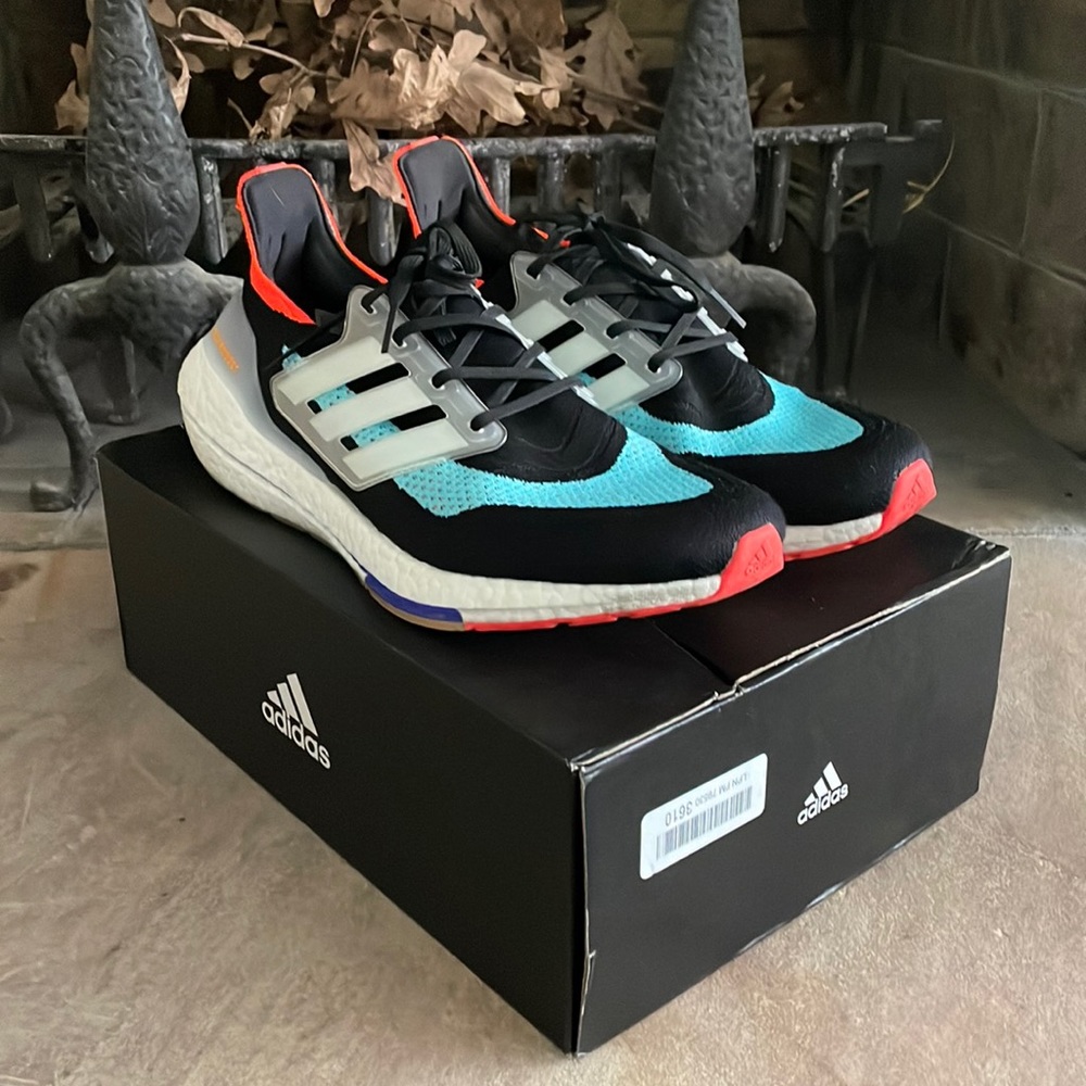 Like new Adidas Ultraboost 21 multicolor Size 12.5